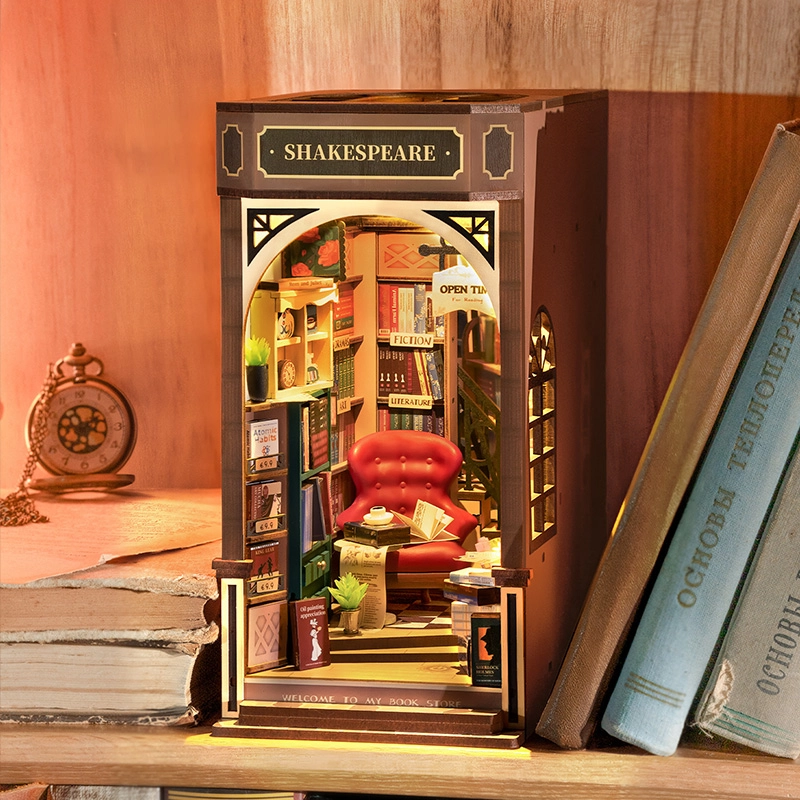 Księgarnia RDS008e - ukończony Book Nook DIY widok z boku szyld Shakespeare ciepłe LED - Värvikas
