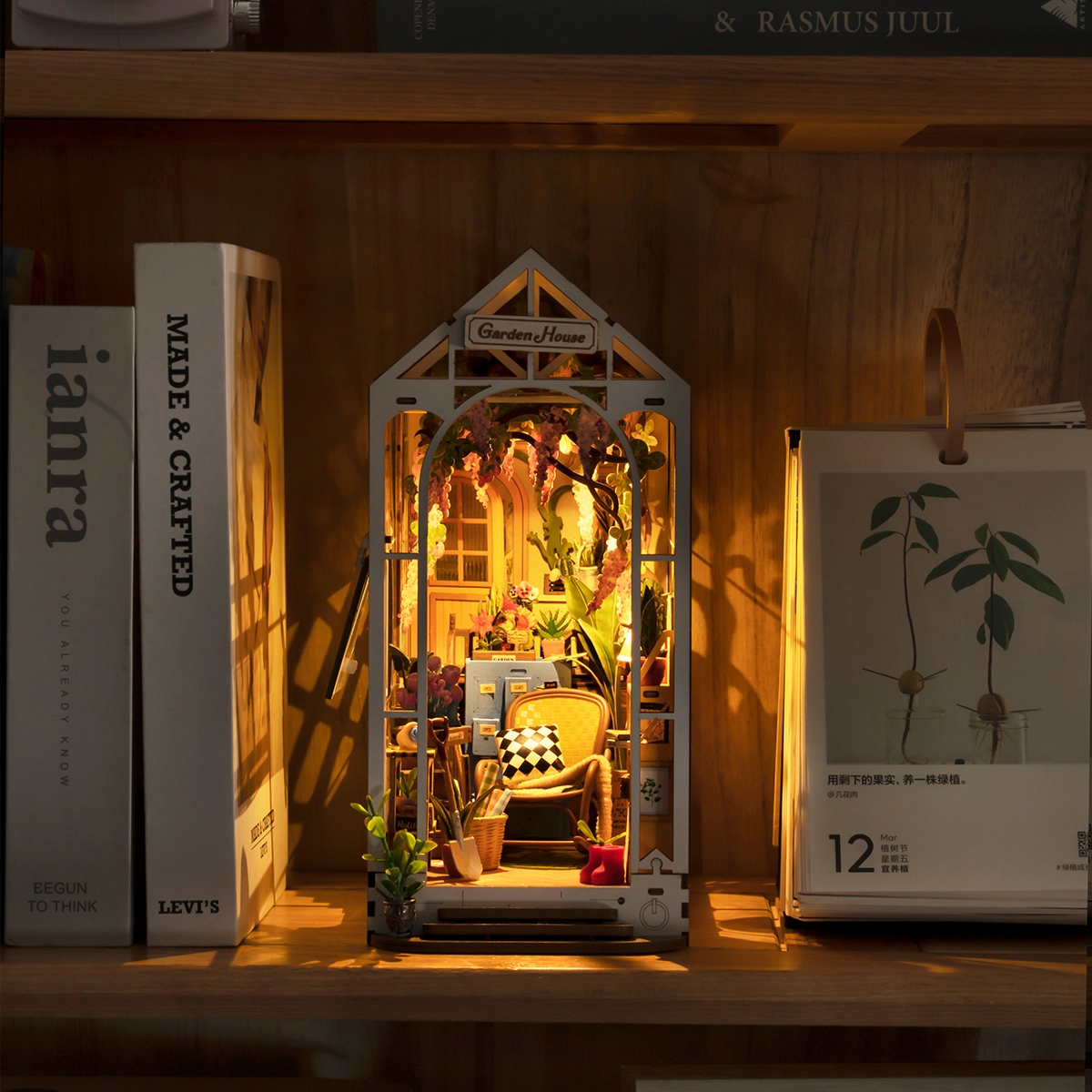 Dom Ogrodowy RDS010e - Book Nook DIY między książkami na półce w nocy  szklana oranżeria Garden House ciepłe LED - Värvikas
