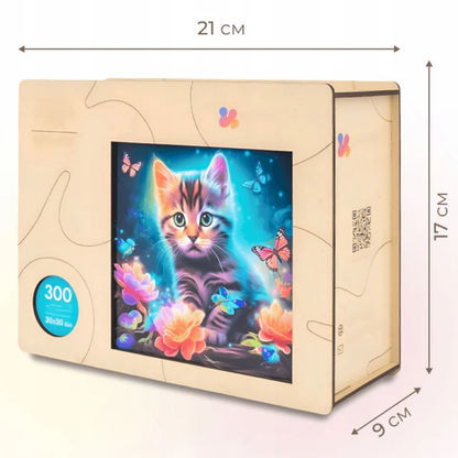 Drewniane puzzle Słodki Kot Värvikas PW030e – drewniane pudełko prezentowe z wymiarami: szerokość 21 cm, wysokość 17 cm, głębokość 9 cm, z okienkiem z grafiką kotka
