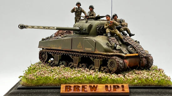 Rubicon Models 280061 – M4 Sherman Firefly IC Hybrid, pomalowany model z obsługą, skala 1:56