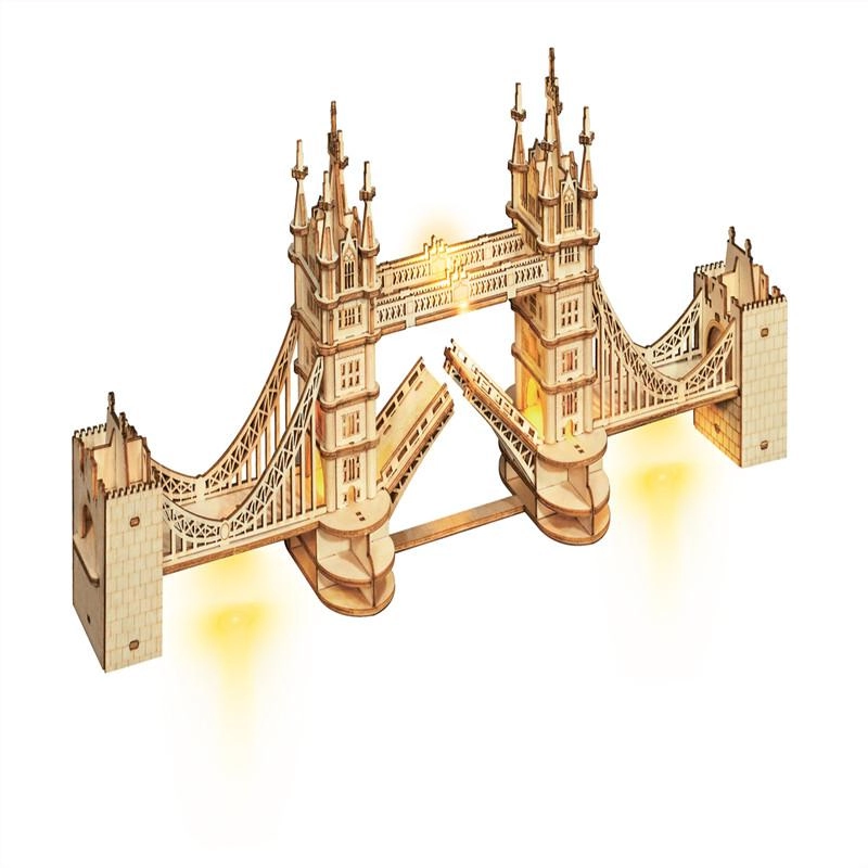 Drewniany puzzle 3D Tower Bridge Rolife RA003e – zbliżenie na misternie wyciętą kratownicę i gotyckie zdobienia wież mostu ze sklejki lipowej
