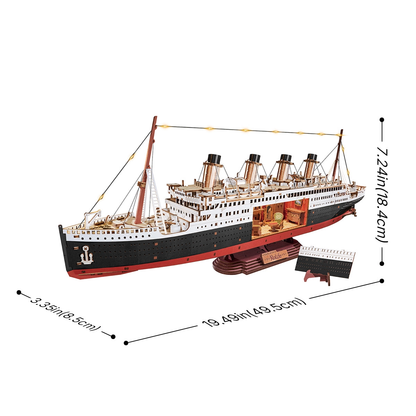 Drewniany puzzle 3D 1912 Eternal Atlantic Voyager Rolife TGL02 – infografika z wymiarami: długość 49,5 cm, szerokość 8,5 cm, wysokość 18,4 cm, model na podstawce Rolife
