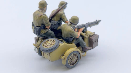 BMW R75 Sidecar DAK – model 28mm piaskowy z 3 figurkami DAK, widok z tyłu-góry, 280052