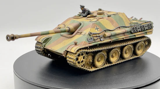 SdKfz 173 Jagdpanther G2 – model 28mm widok z boku na podstawce, kamuflaż trójkolorowy, 280064