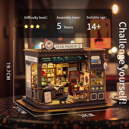 Star Punch K-1083 - Miniaturowy Domek DIY wymiary 32x21x19,7 cm szyld Star Punch Potion & Cake poziom trudności 3/5 czas 5h - Värvikas

