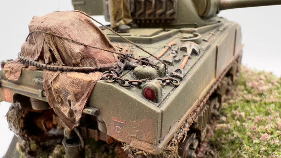 Rubicon Models 280061 – M4 Sherman, detale tyłu kadłuba, łańcuchy, weathering, skala