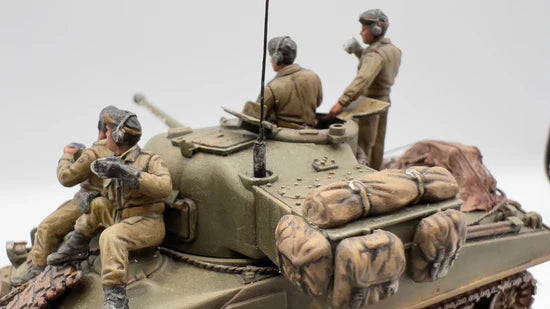 Rubicon Models 280061 – M4 Sherman, załoga na wieży, detale wyposażenia, skala 1:56
