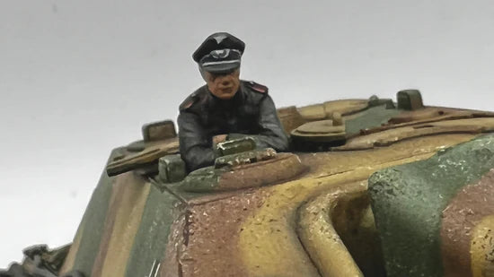 SdKfz 173 Jagdpanther G2 – detal figurki dowódcy w czapce, kamuflaż trójkolorowy, 280064