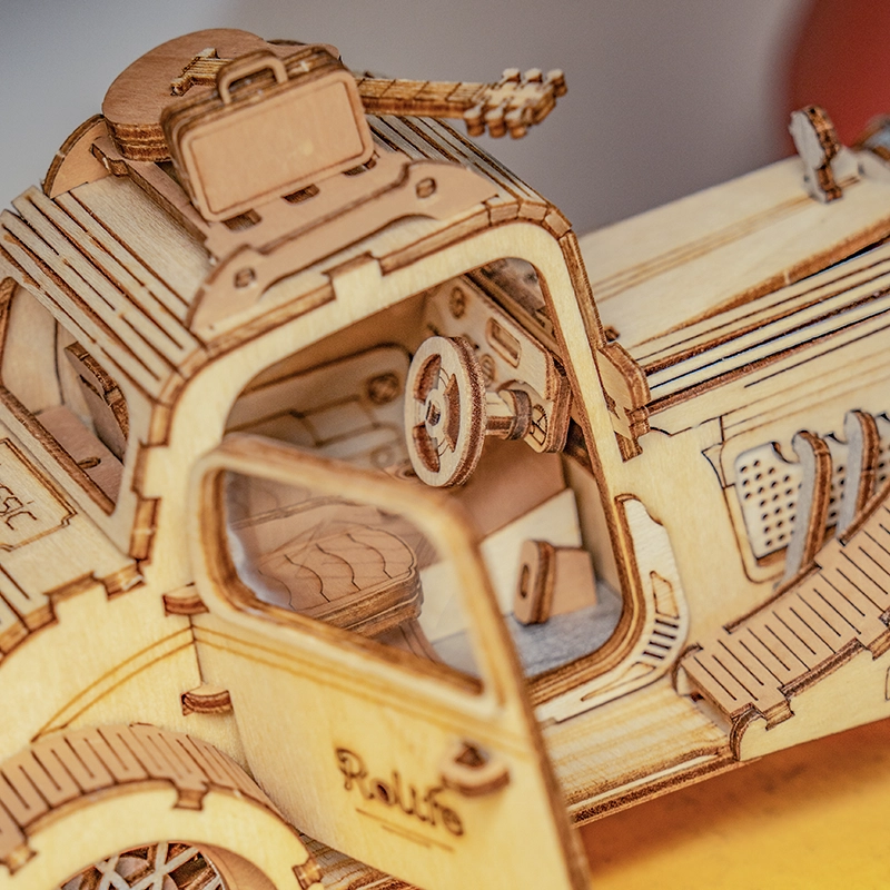 Mechaniczny drewniany model 3D Zabytkowy Samochód Rolife RA002e – arkusze ze sklejki lipowej z wyciętymi elementami gotowymi do złożenia
