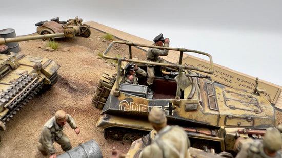 SdKfz 250/3 251/3 – diorama detal wnętrza pojazdu dowodzenia Greif z figurkami załogi, 280039