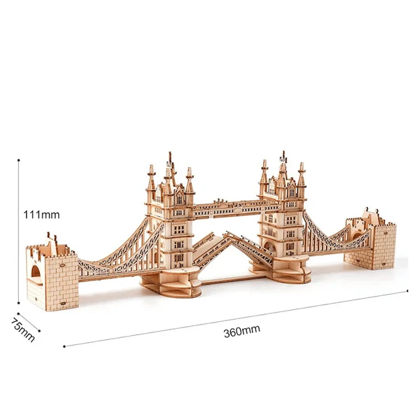 Drewniany puzzle 3D Tower Bridge Rolife RA003e – ukończony model na białym tle z wymiarami: długość 360mm, szerokość 75mm, wysokość 111mm
