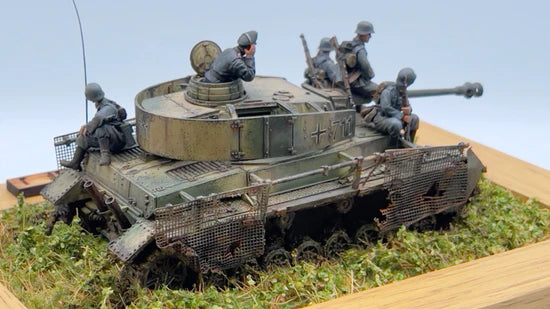 SdKfz 161 Panzer IV Ausf J – diorama 28mm nr 711 z figurkami załogi, widok z tyłu, 280078