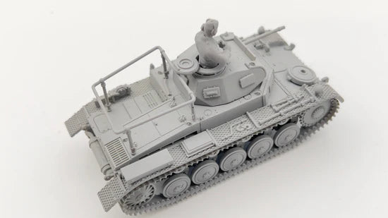 Panzer II Ausf A B C F – model 28mm szary złożony z figurką dowódcy, widok z góry-tyłu, 280112