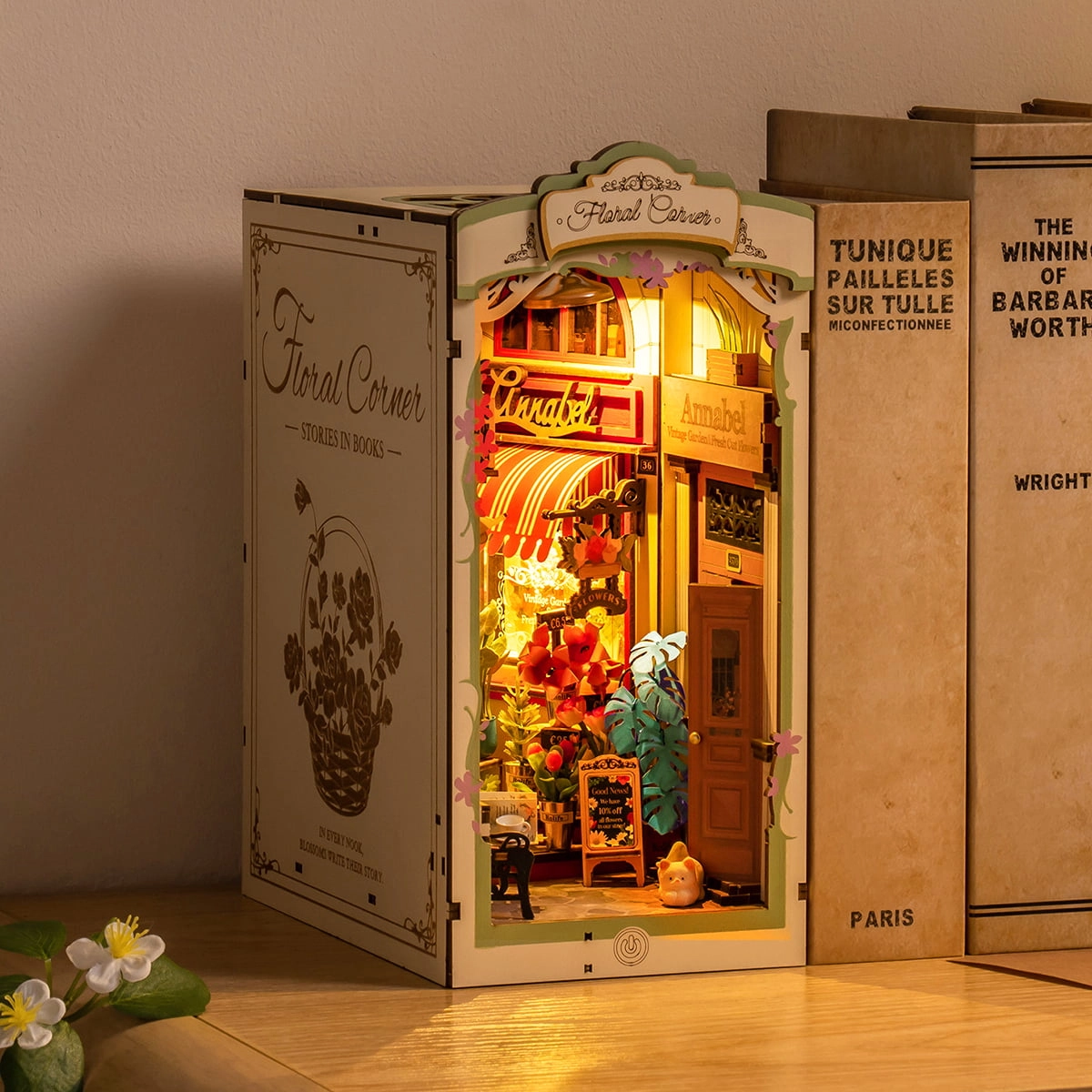Kwiaciarnia RDS015e - Book Nook DIY między książkami Floral Corner szyld Annabel ciepłe LED ławeczka kot - Värvikas
