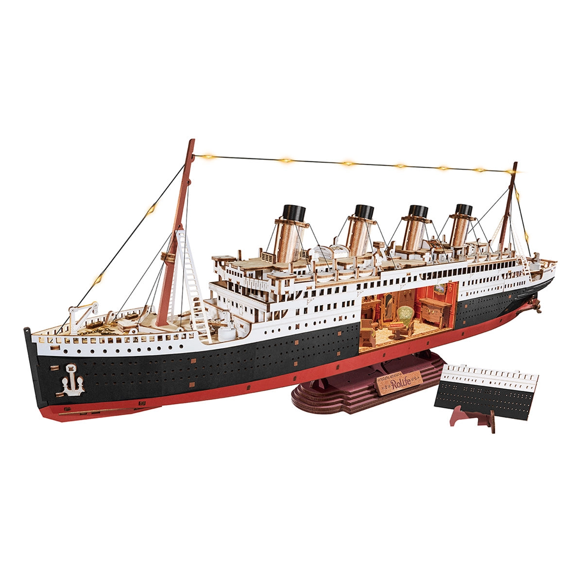 Drewniany puzzle 3D 1912 Eternal Atlantic Voyager Rolife TGL02 – ukończony model na białym tle, widok z boku, pełna sylwetka transatlantyku z podstawką Rolife
