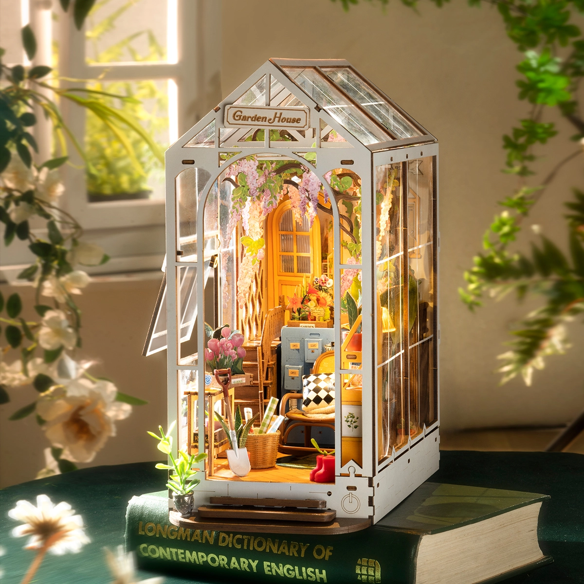 Dom Ogrodowy RDS010e - Book Nook DIY szklana oranżeria Garden House glicynia wiklinowy fotel lampka ciepłe LED kwiaty - Värvikas
