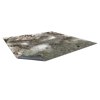 Frosty Crags – Mata do gry 2'x2' (60x60 cm) z gridem Mousepad Battle Systems – widok perspektywiczny mroźnego górskiego terenu z siatką 1"/25mm