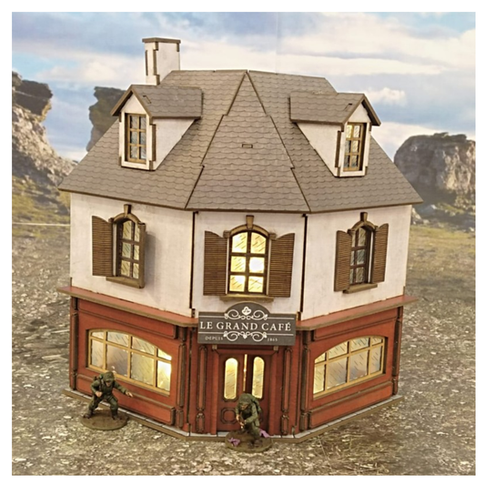 Le Grand Café 28mm – na stole z figurkami żołnierzy WWII, SceneryWargames
