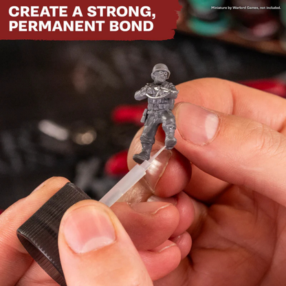 The Army Painter Plastic Glue Extra Thin Cement - Kapilarny Klej do Plastiku 40ml GL2015P – aplikacja kleju na miniaturę za pomocą aplikatora pędzelkowego
