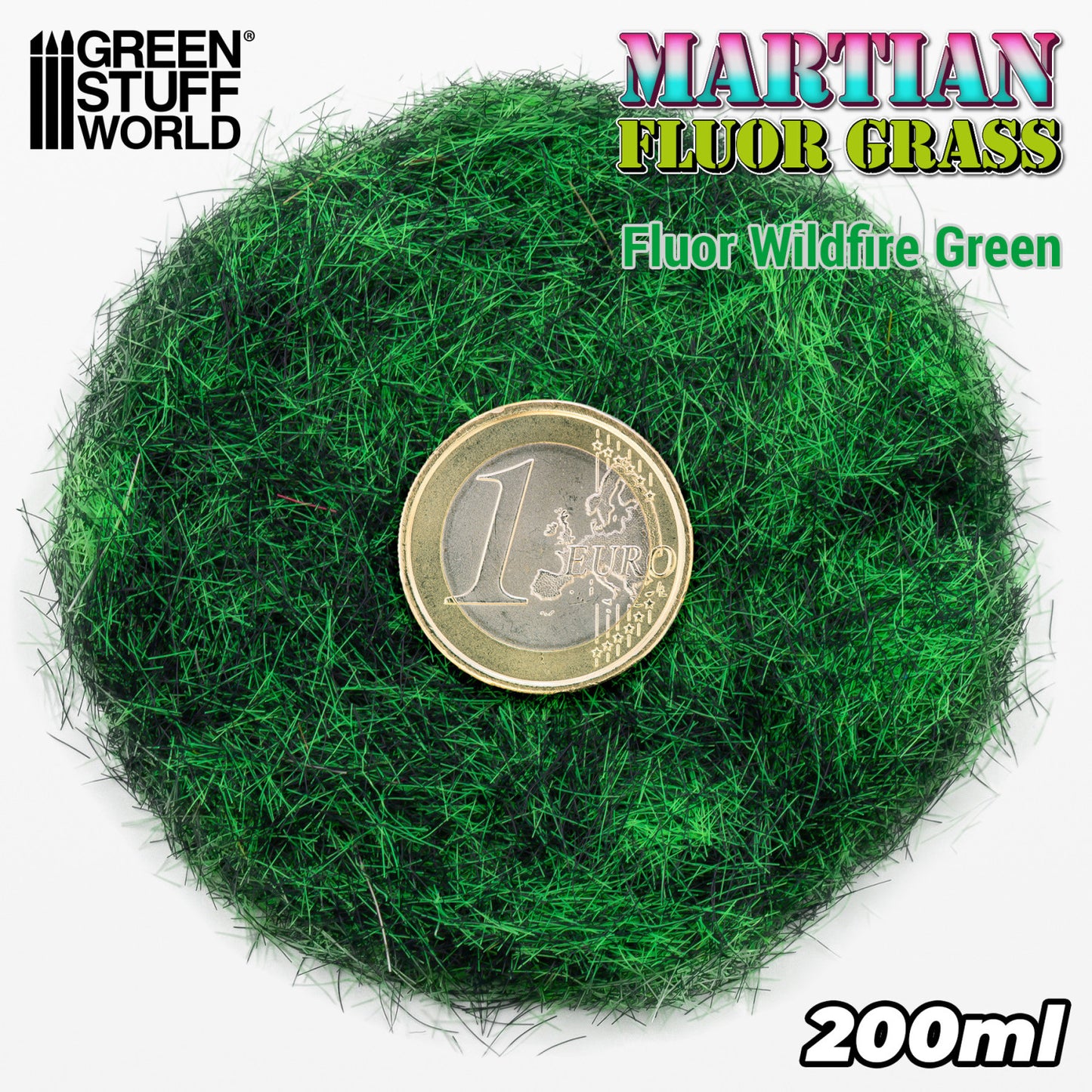 Martian Fluor Grass Wildfire Green 200ml Green Stuff World - zbliżenie na fluorescencyjne włókna trawy z monetą euro