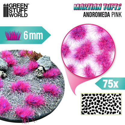 Martian Fluor Tufts 6mm Andromeda Pink Green Stuff World - kępki różowej fluorescencyjnej trawy na okrągłej podstawce sci-fi z czaszką i kamieniami, zbliżenie na teksturę włókien i układ 75 sztuk na arkuszu
