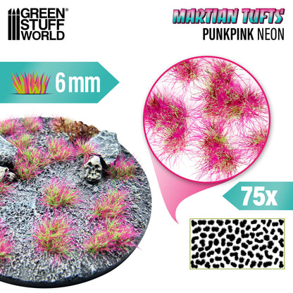 Martian Fluor Tufts 6mm Punkpink Neon Green Stuff World - kępki różowo-zielonej fluorescencyjnej trawy na okrągłej podstawce sci-fi z czaszką i kamieniami, zbliżenie na teksturę włókien i układ 75 sztuk na arkuszu
