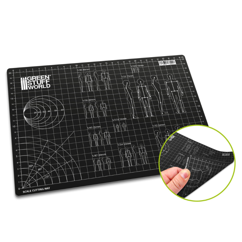 Scale Cutting Mat A4 - czarna mata 300x220mm z siatką i skalami figurek, widok perspektywiczny | Green Stuff World
