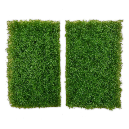 Grass Mat Cutouts Green Meadow Green Stuff World 10337 – dwie maty trawiaste 90x145mm z gęstą zieloną trawą Green Meadow, widok z góry na białym tle
