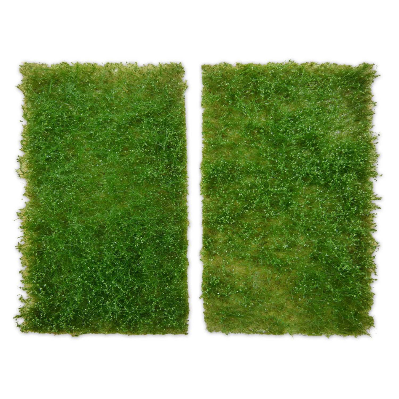 Grass Mat Cutouts Ponderosa Green Meadow Green Stuff World 10338 – dwie maty trawiaste 90x145mm z gęstą zieloną trawą Ponderosa, widok z góry na białym tle

