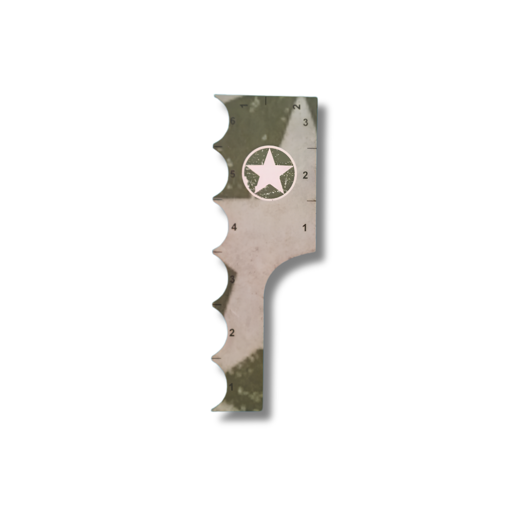 SceneryWargames US Army Tactical Combat Ruler 6" – miarka taktyczna z motywem US Army, widok z tyłu, zakrzywiona krawędź z nacięciami do sprawdzania spójności oddziału, 28mm
