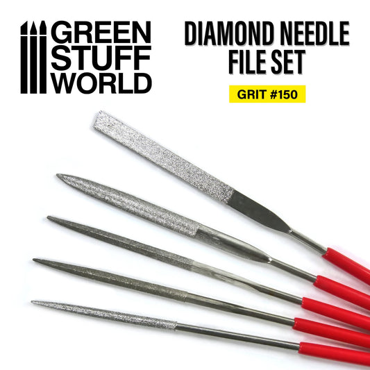 Diamond Needle File Set Grit 150 Green Stuff World – 5 pilników igłkowych z czerwonymi uchwytami rozłożonych wachlarzowo: płaski, półokrągły, trójkątny, kwadratowy, okrągły, napis "Diamond Needle File Set Grit #150"
