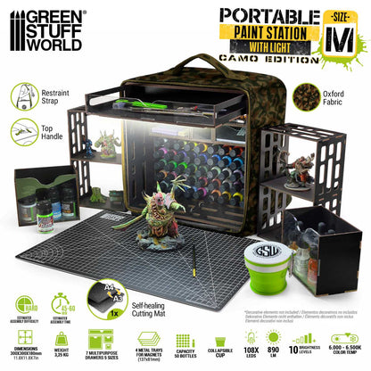 Portable Paint Station Camouflage Green Stuff World – specyfikacja: 7 szuflad, 4 metalowe tace na magnesy 137x81mm, 50 butelek, kubek składany, 108 LED 890Lm, 10 poziomów jasności, 6000-6500K, tkanina Oxford, czas montażu 45-60 min
