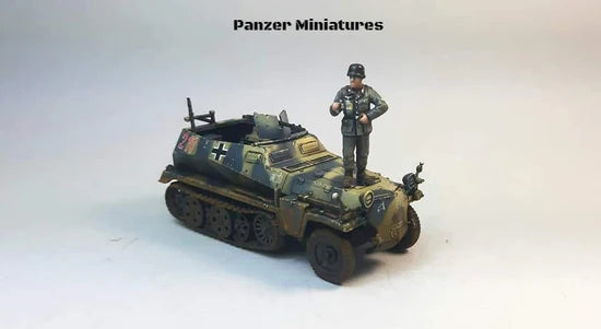 SdKfz 250/1 Alte – model 28mm Panzer Miniatures, trójkolorowy kamuflaż z figurką oficera, 280032