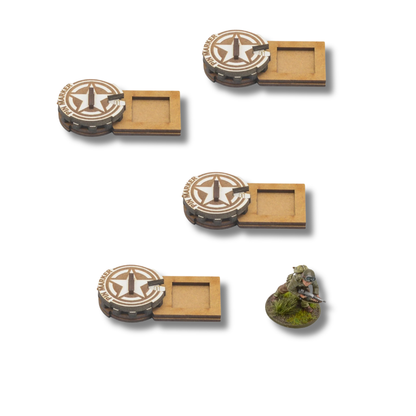 Bolt Action MDF Unit Pin Markers USA 408800010 Warlord Games – 4 złożone markery z tarczą pinów 0-11 i miejscem na kostkę rozkazów obok figurki
