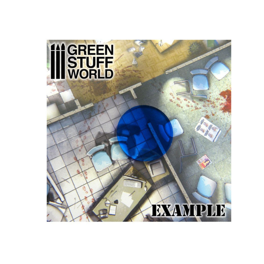 Green Stuff World 9291 – 20 akrylowych podstawek okrągłych 25mm Clear Blue, przezroczyste niebieskie krążki 3mm na białym tle
