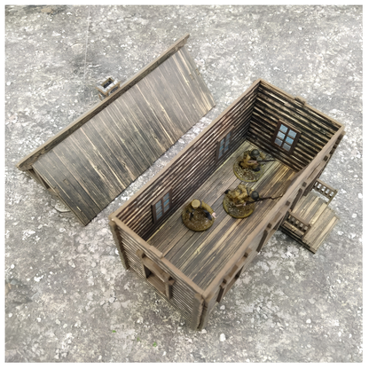 SceneryWargames Russian Izba 28mm – widok wnętrza ze zdjętym dachem, figurki żołnierzy wewnątrz budynku z drewnianą podłogą i ścianami z bali, skala 1:56
