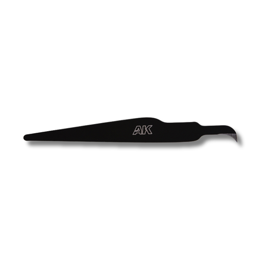 Scriber Stainless Steel 57 HRC - czarny rysik z logo AK, widok z boku na białym tle | AK Interactive
