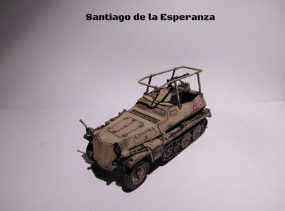 SdKfz 250/3 Greif – pomalowany model 28mm Santiago de la Esperanza, piaskowy Afryka z anteną Rahmen, 280039