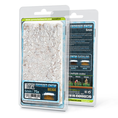 Frosted Snow Tufts 6mm Beige Green Stuff World - opakowanie blister 75 sztuk, widok z przodu i tyłu z opisem serii Frosted Snow Beige i skal 25mm 30mm 54mm
