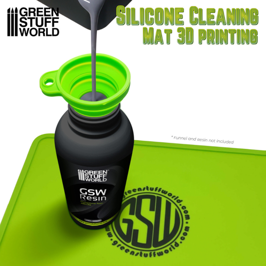 Silicone Cleaning Mat 410x310mm - żywica GSW Resin przelewana przez lejek na zieloną matę silikonową | Green Stuff World
