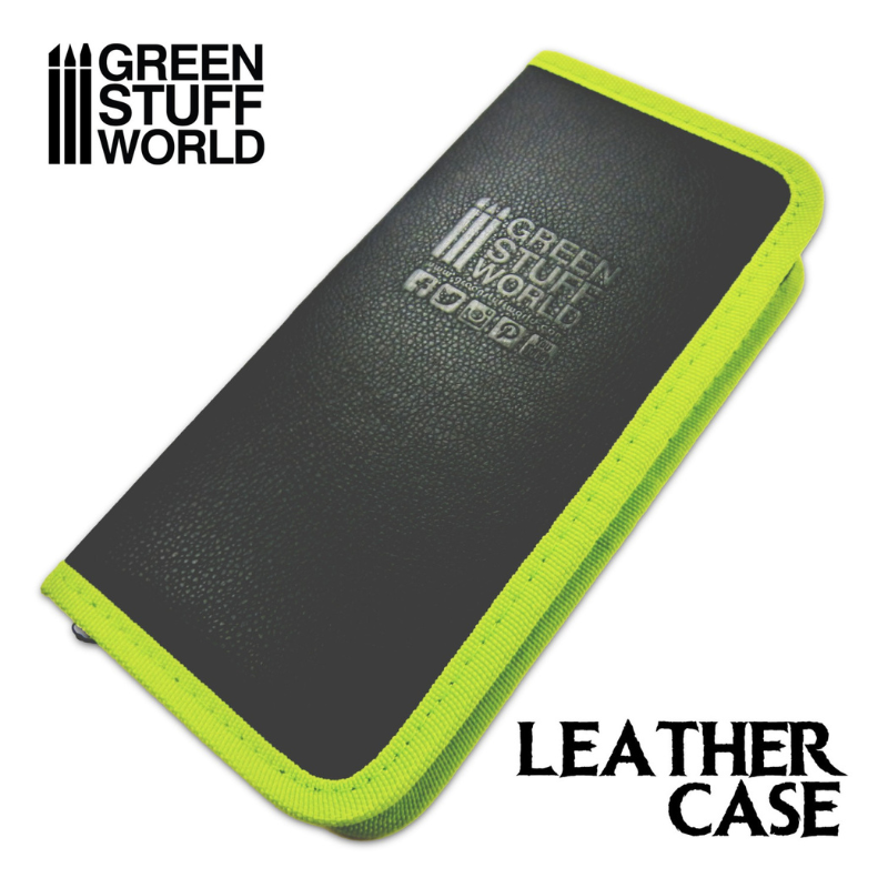 Premium Leather Case for Tools and Brushes Green Stuff World 1572 - widok z przodu złożonego futerału z logo GSW
