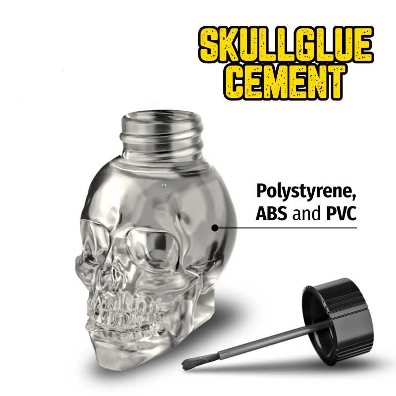 SkullGlue Cement 15ml Green Stuff World – butelka czaszka z aplikatorem pędzelkowym, widok z opisem Polystyrene ABS and PVC
