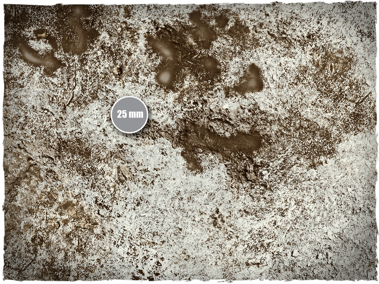 Stalingrad – Mata do gry Mousepad Deep-Cut Studio – zbliżenie śnieżnego terenu z kraterami ze skalą 25mm
