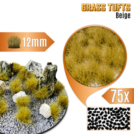 Grass Tufts 12mm Beige Green Stuff World - kępki beżowej trawy na okrągłej podstawce z kamieniami i pniakami, zbliżenie na teksturę włókien i układ 75 sztuk na arkuszu
