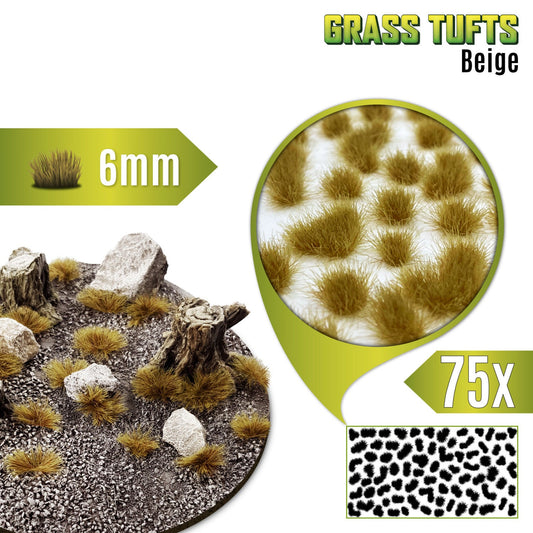 Grass Tufts 6mm Beige Green Stuff World - kępki beżowej trawy na okrągłej podstawce z kamieniami i pniakami, zbliżenie na teksturę włókien i układ 75 sztuk na arkuszu
