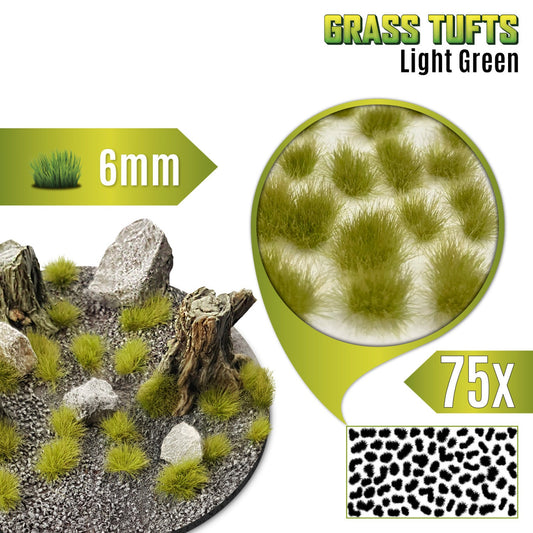 Grass Tufts 6mm Light Green Green Stuff World - kępki jasnozielonej trawy na okrągłej podstawce z kamieniami i pniakami, zbliżenie na teksturę włókien i układ 75 sztuk na arkuszu

