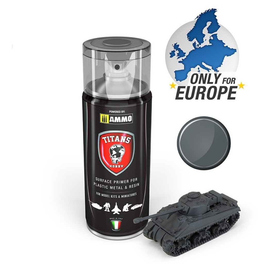 Titans Hobby TTH112 Matt Primer Panzergrau German Dark Grey – puszka aerozolu 400ml ciemnoszarego podkładu matowego, powered by AMMO, Only for Europe, z modelem czołgu i próbką koloru
