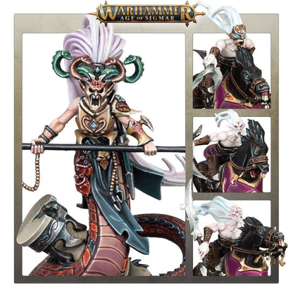 Melusai Ironscale i Doomfire Warlocks - plansza 4 kadry: Ironscale brązowa maska zielone węże włócznia; Warlock biały topknot czarny koń; Warlock biały topknot sierp; Warlock biały topknot czarny koń Age of Sigmar