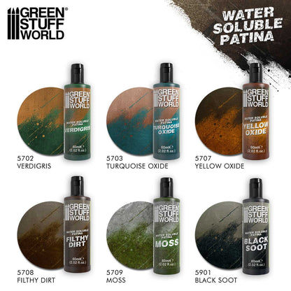 Water Soluble Patina Green Stuff World – przegląd całej linii patyn wodnych 60ml: Verdigris (5702), Turquoise Oxide (5703), Yellow Oxide (5707), Filthy Dirt (5708), Moss (5709), Black Soot (5901) z próbkami efektów
