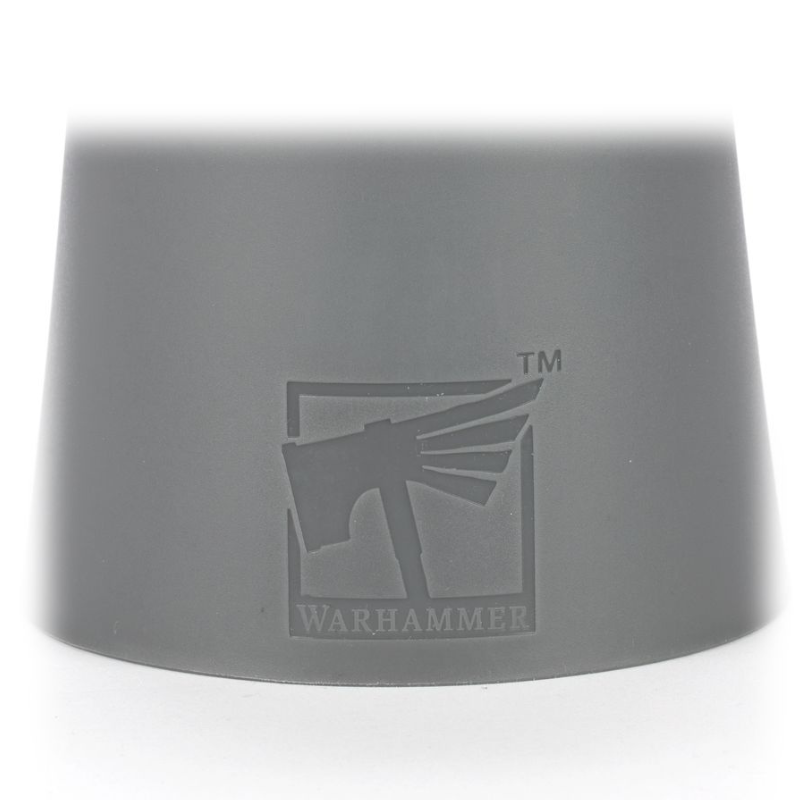 Warhammer Water Pot - logo Warhammer wytłoczone na boku szarego kubka | Citadel
